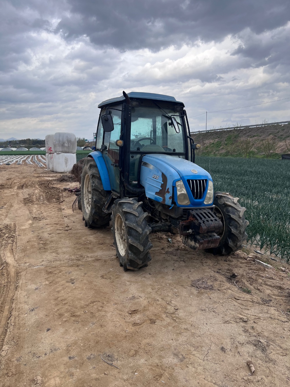 LS 트랙터 U55 (55마력) 앞좌측면