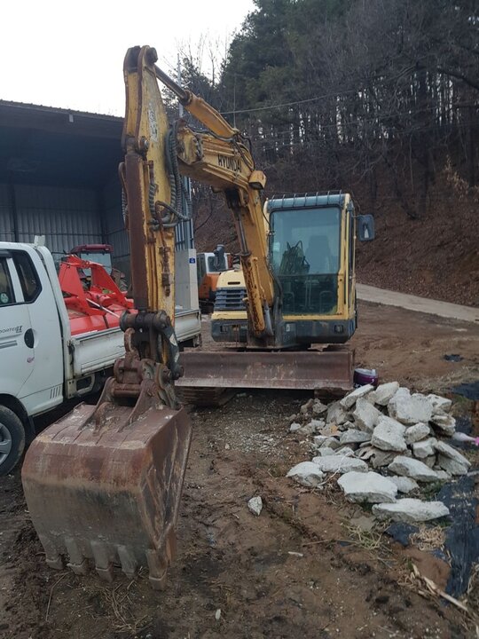 Hyundai Excavator (5톤)  앞좌측면