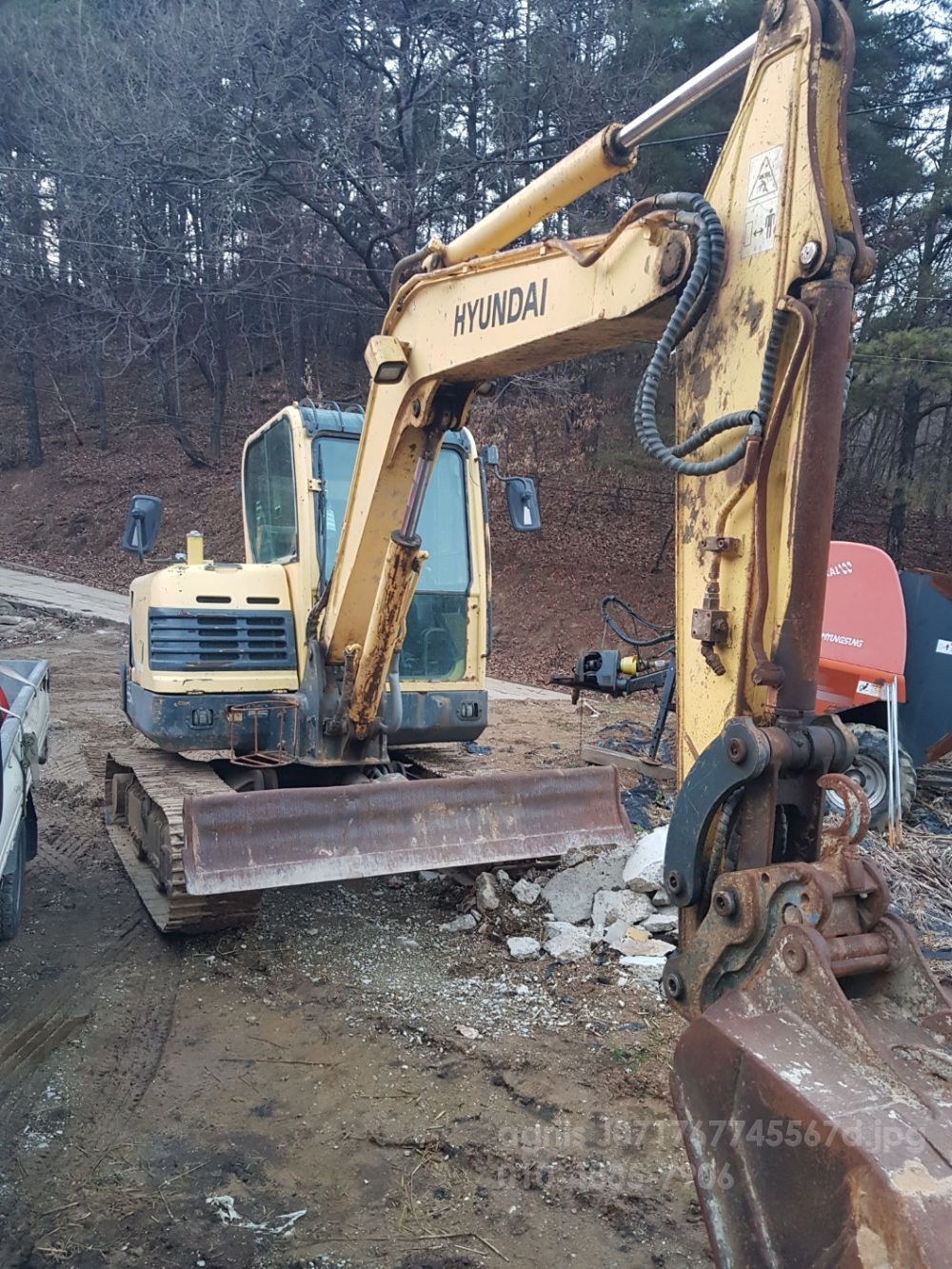 Hyundai Excavator (5톤)  뒤우측면