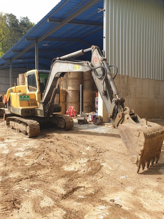 Volvo Excavator (5톤)  앞좌측면