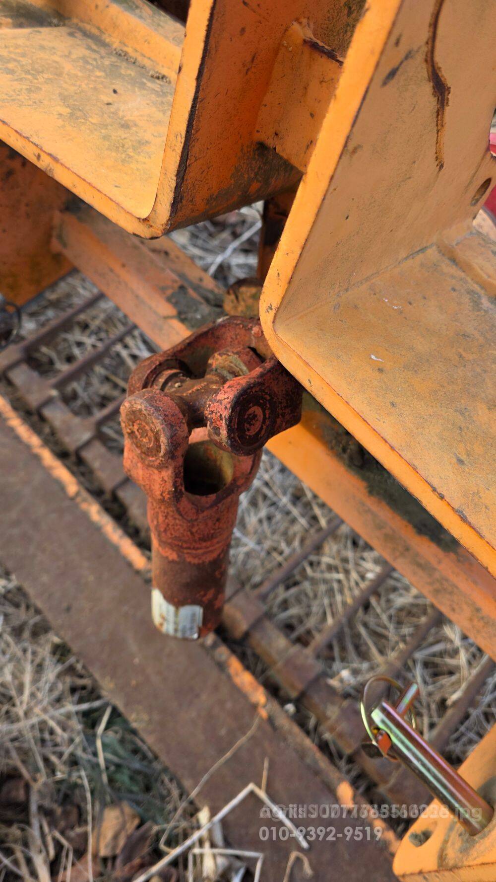  땅속작물수확기 땅속작물수확기  뒤우측면