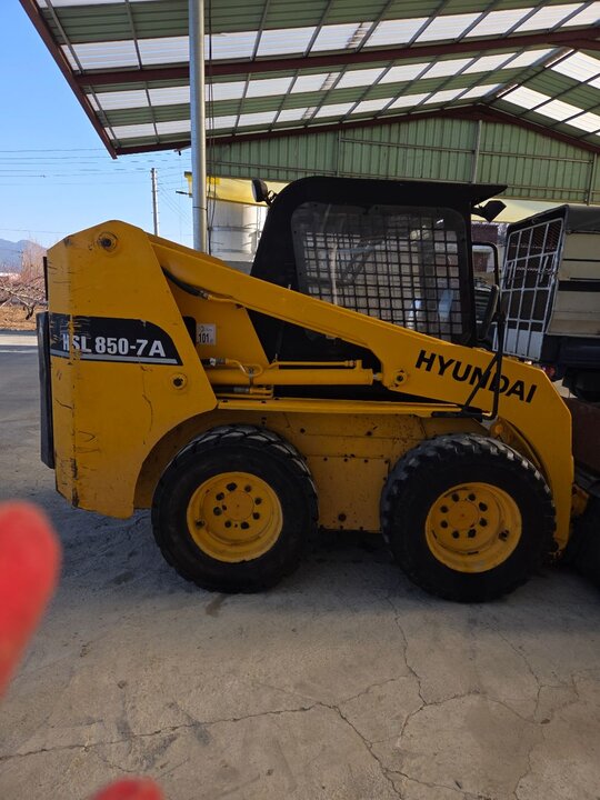  Skid steer loader HLS850-7A  앞좌측면