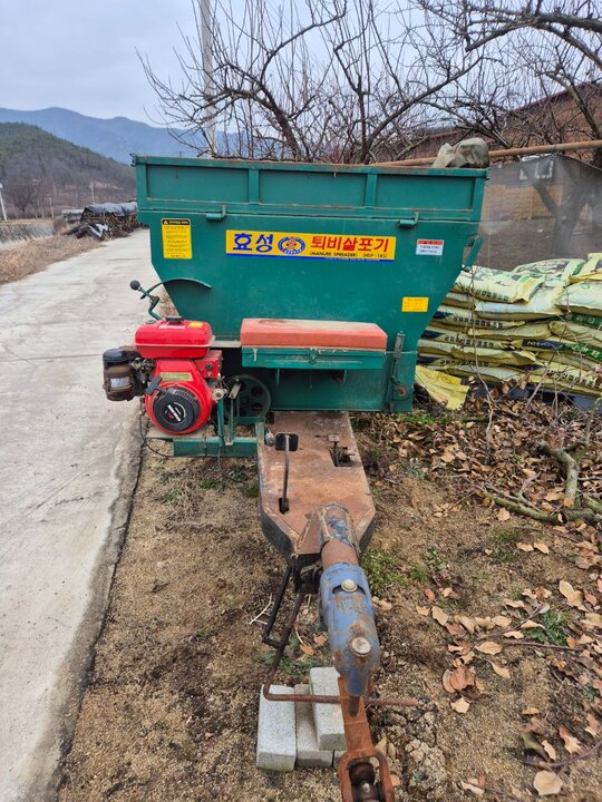  Manure Spreader 퇴비살포기  앞좌측면