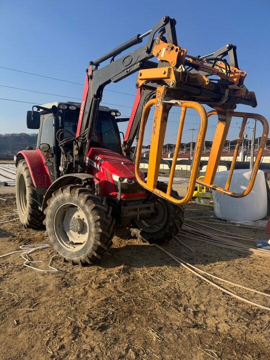 아세아 트랙터 MF5711 (110마력) 앞좌측면