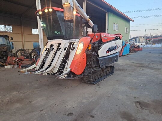Kubota Combine Harvester ER575K (5Rows) 앞좌측면