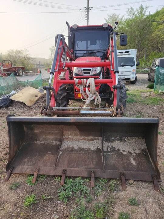 Kukje Tractor LUXEN65 (65hp) 앞좌측면