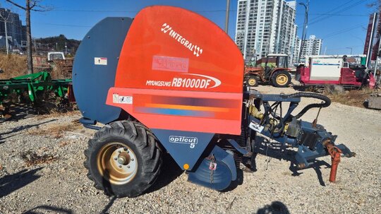 뉴홀랜드 원형베일러 RB1000DF 앞좌측면