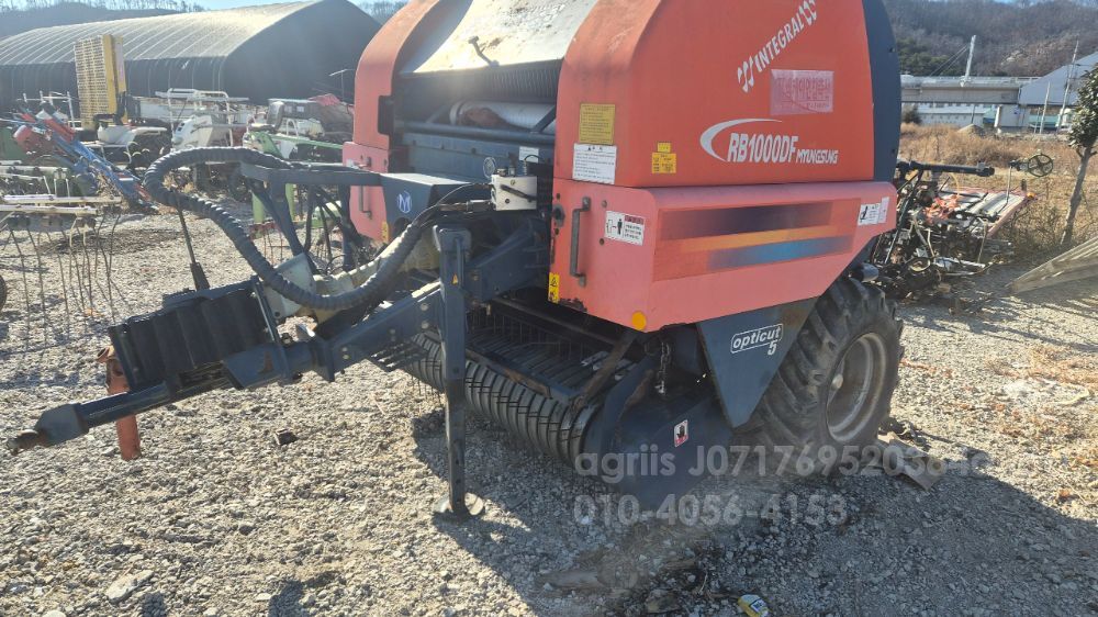 뉴홀랜드 원형베일러 RB1000DF 뒤우측면
