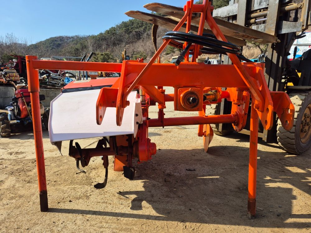 영진 논두렁조성기 AZ-700CH 앞좌측면