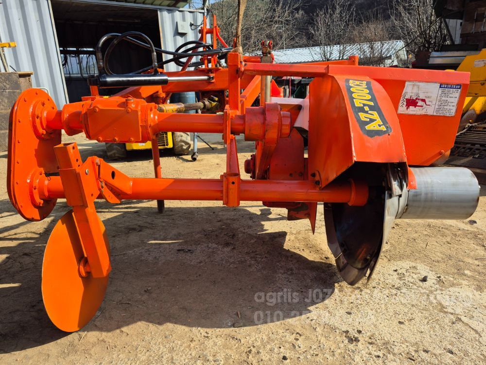 영진 논두렁조성기 AZ-700CH 뒤우측면