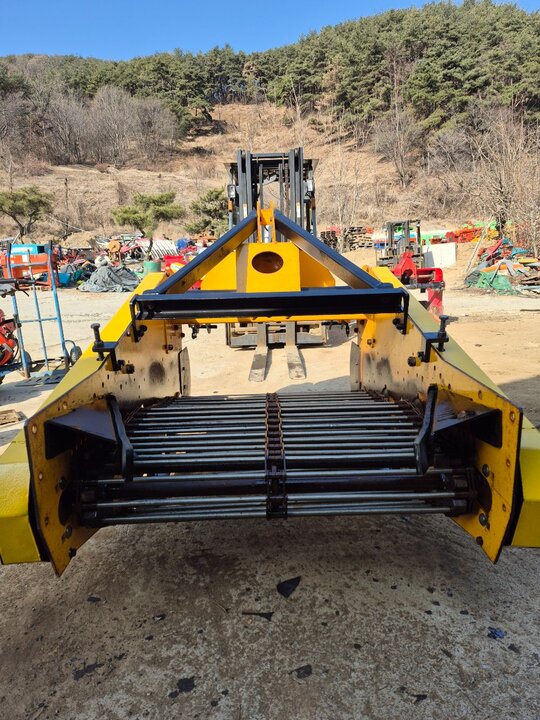 두루 땅속작물수확기 95cm 95cm 땅속작물수확기 앞좌측면