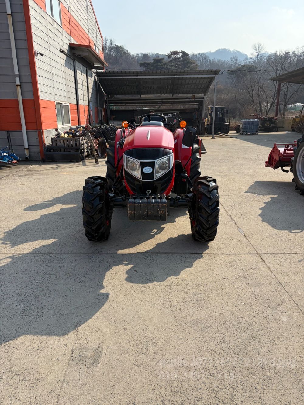 국제 트랙터 A4800 (48마력) 뒤우측면