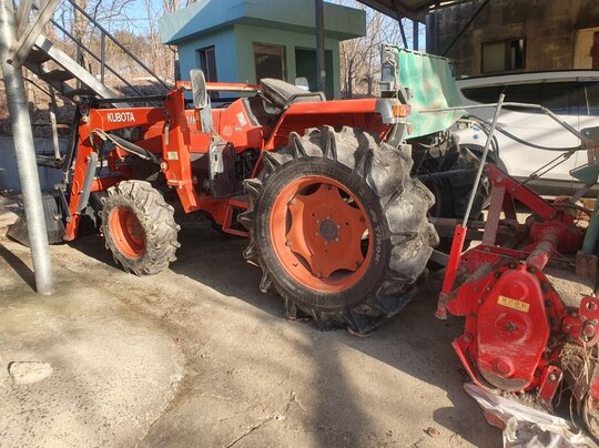 Kubota Tractor L44SU (44hp) 앞좌측면