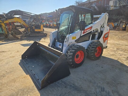  Skid steer loader s590  앞좌측면