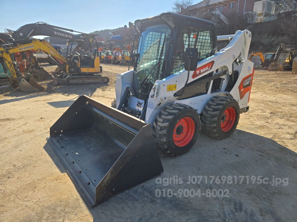  Skid steer loader s590  뒤우측면