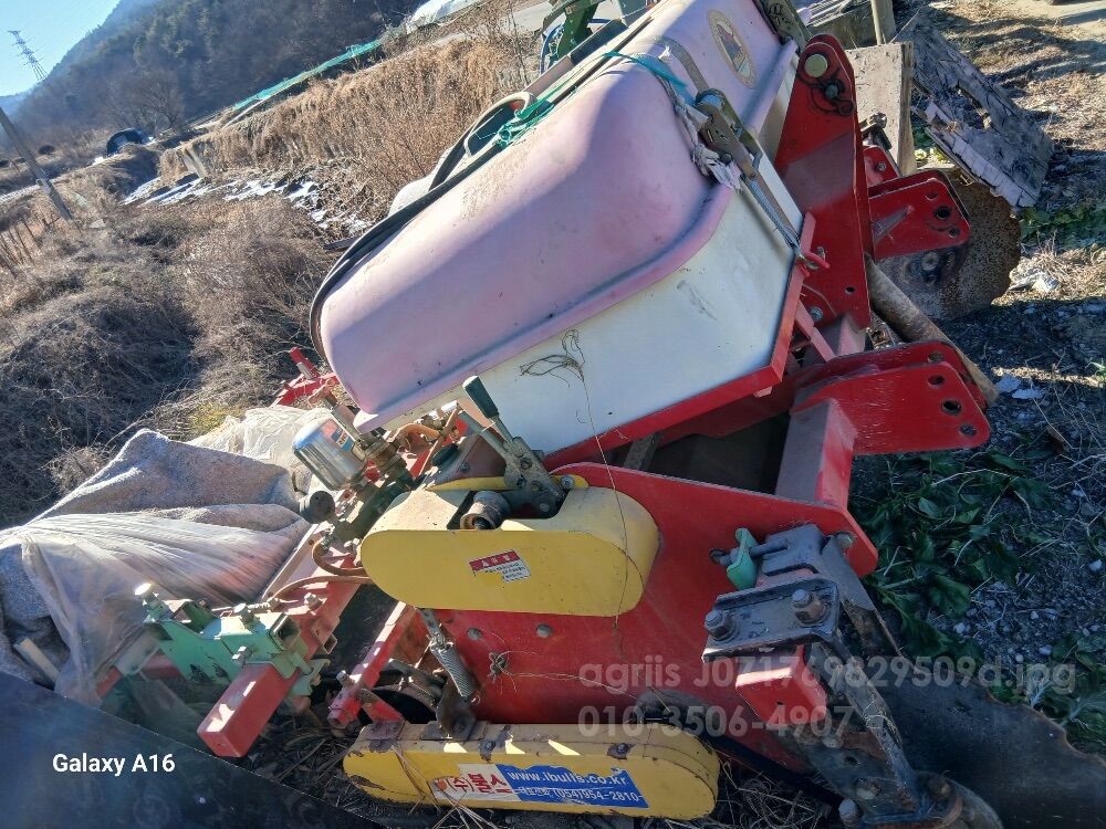  휴립복토기 비닐피복기 휴립복토기비닐피복기  뒤우측면