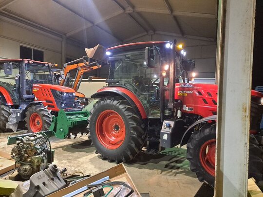 Kukje Tractor LUXEN1100E (111hp) 앞좌측면