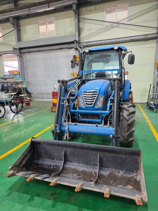 LS 트랙터 XU6158 (58.8마력) 앞좌측면