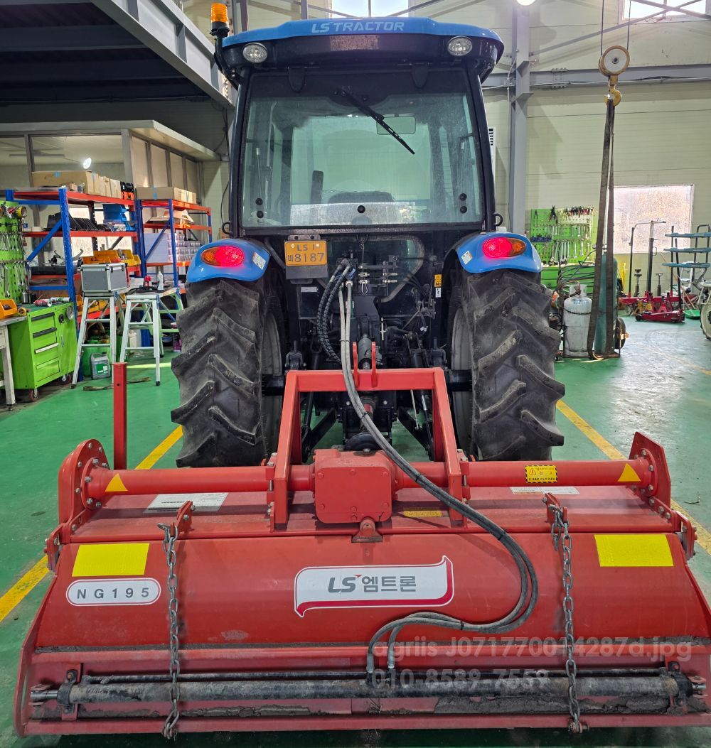LS 트랙터 XU6158 (58.8마력) 뒤우측면