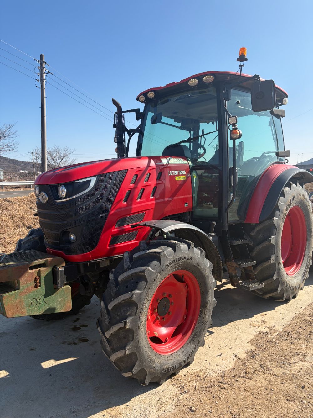 국제 트랙터 LUXEN1100E (111마력) 앞좌측면