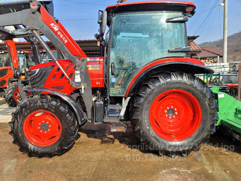 국제 트랙터 LUXEN1100E (111마력) 뒤우측면