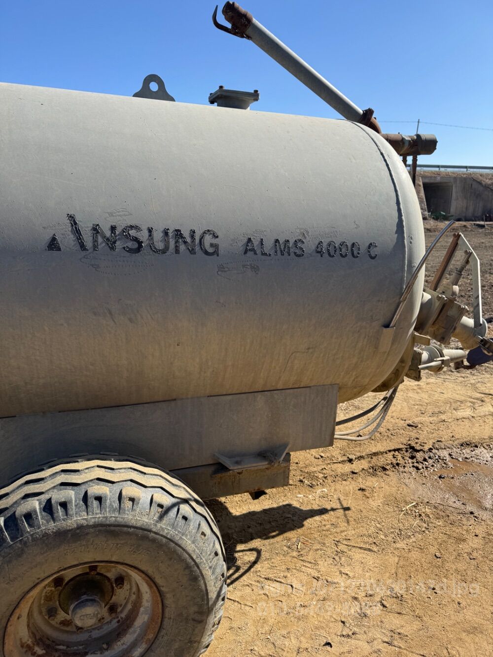 안성퇴비살포기 퇴비살포기4톤 퇴비살포기4톤 뒤우측면