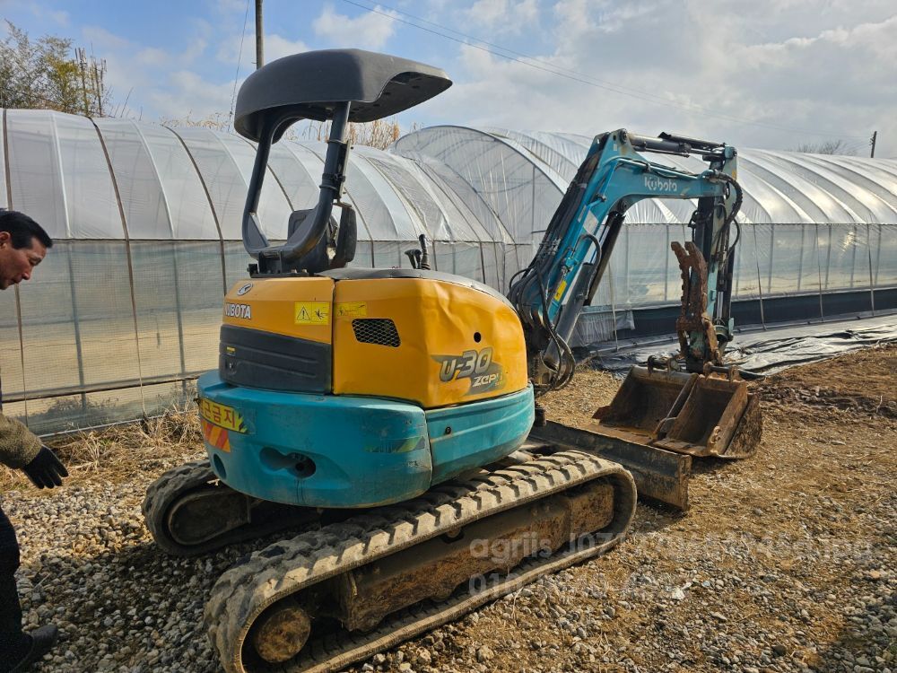 구보다 굴삭기 U30 (3.0톤) 뒤우측면