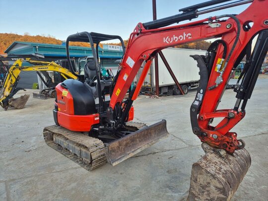 Kubota Excavator 030 (3톤) 앞좌측면