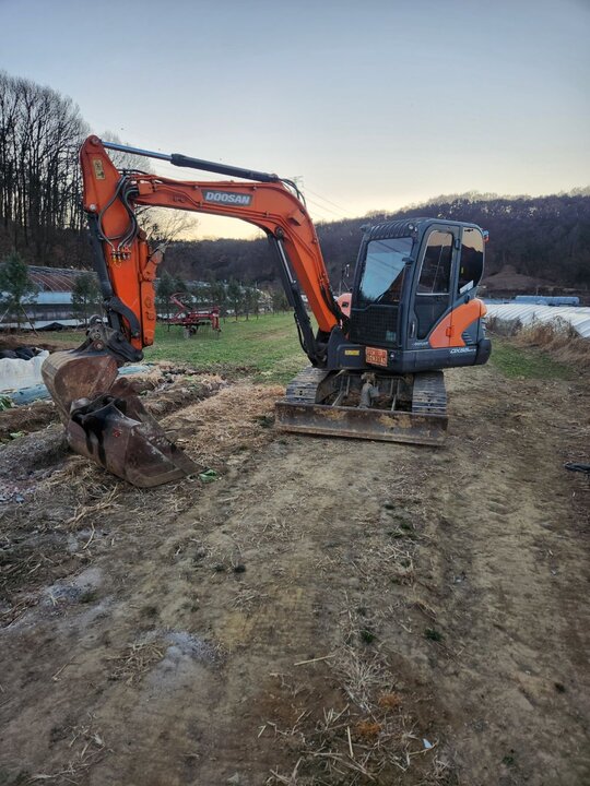  Excavator DX55 (5톤) 앞좌측면