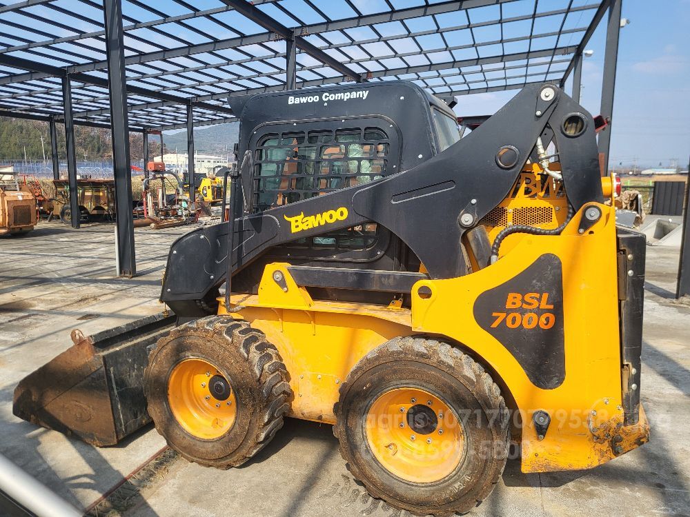 바우컴퍼니 스키드로더 BSL7000 뒤우측면