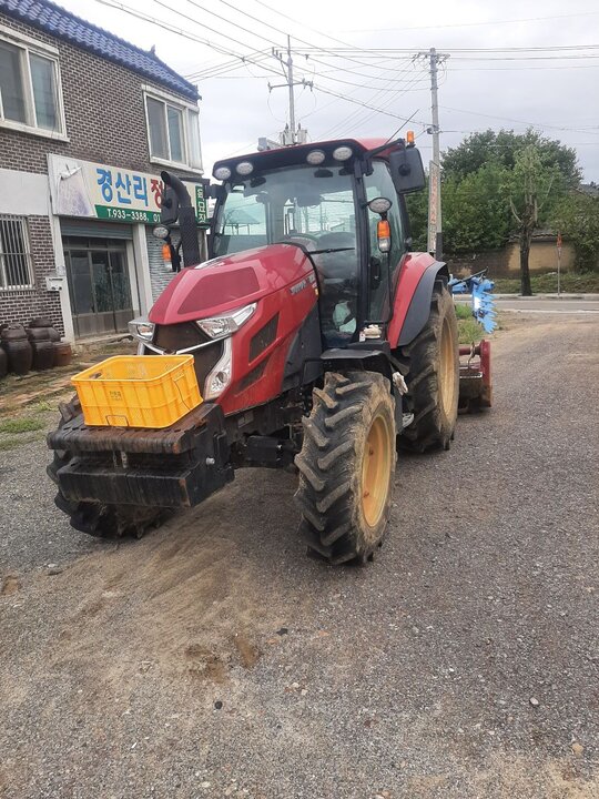 Yanmar Tractor YT5113A (113hp) 앞좌측면
