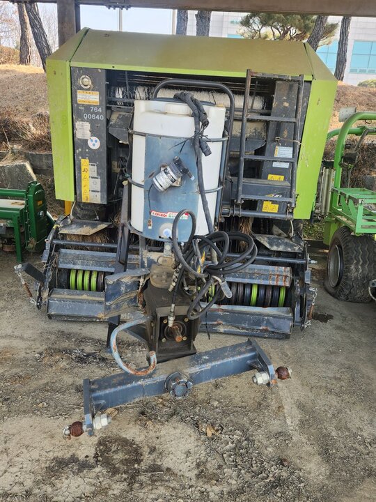 Shibaura Round Baler ROLLANT355  앞좌측면