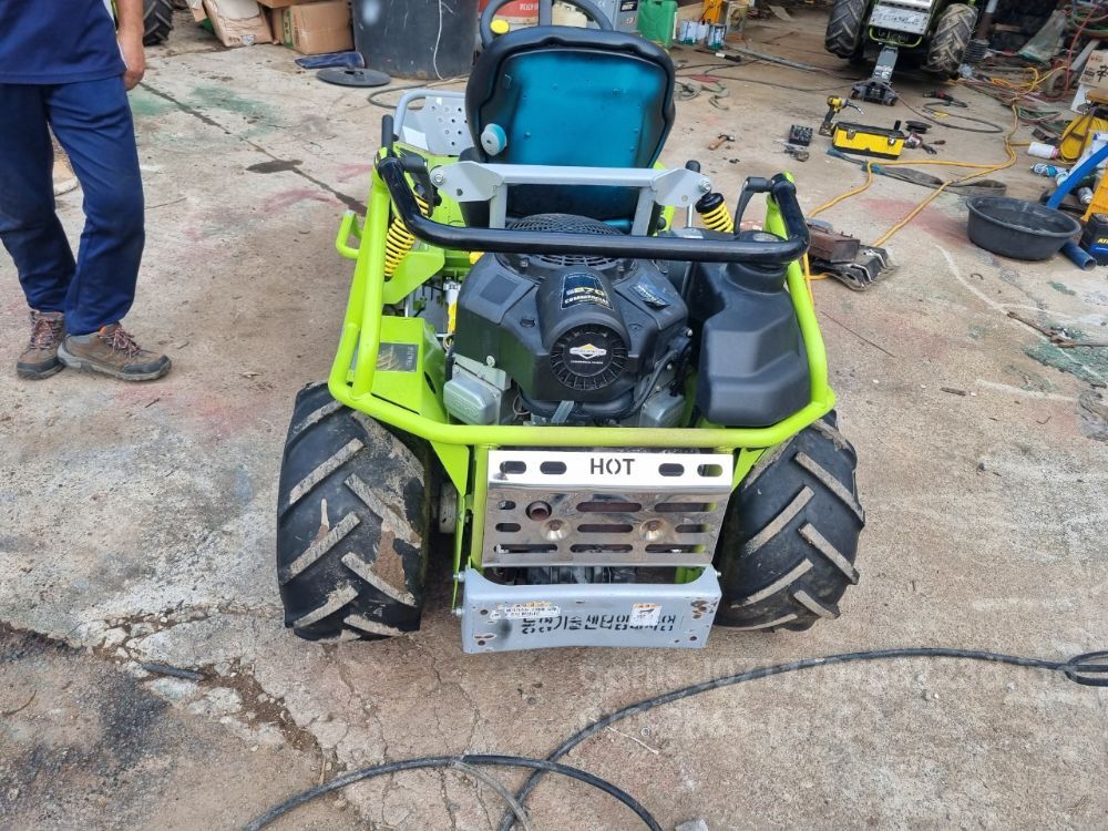 한아 27마력 승용 제초기 27마력 뒤우측면