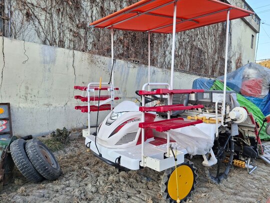 얀마 이앙기 VP60SDX (6조식) 앞좌측면