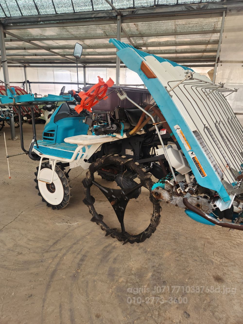 구보다 이앙기 KNW6SFS-GS (6조식) 뒤우측면