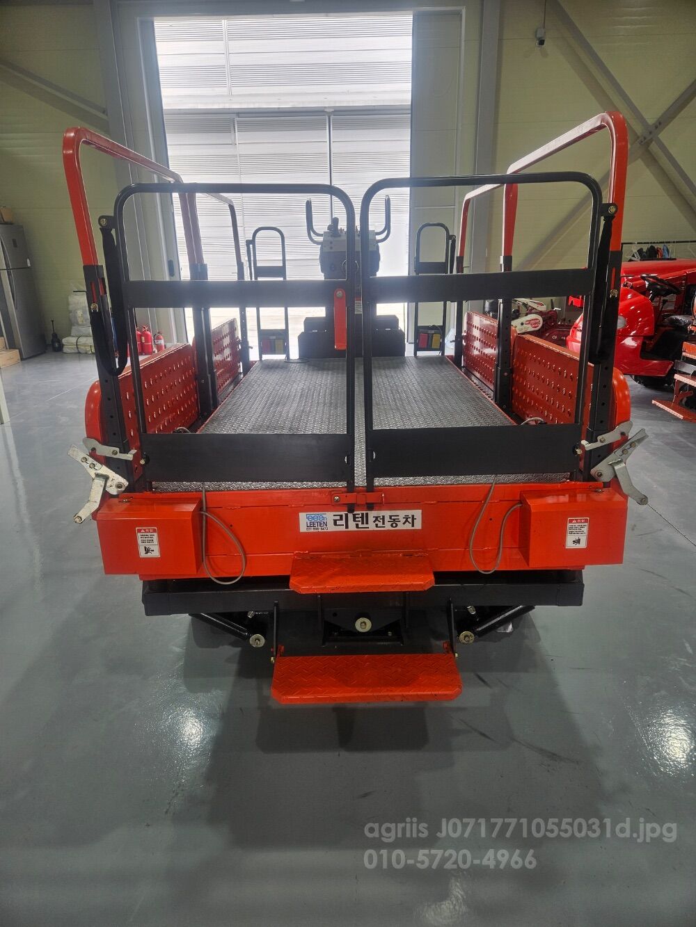  리텐 테이블형 고소작업차 리텐 테이블형 고소작업차  뒤우측면