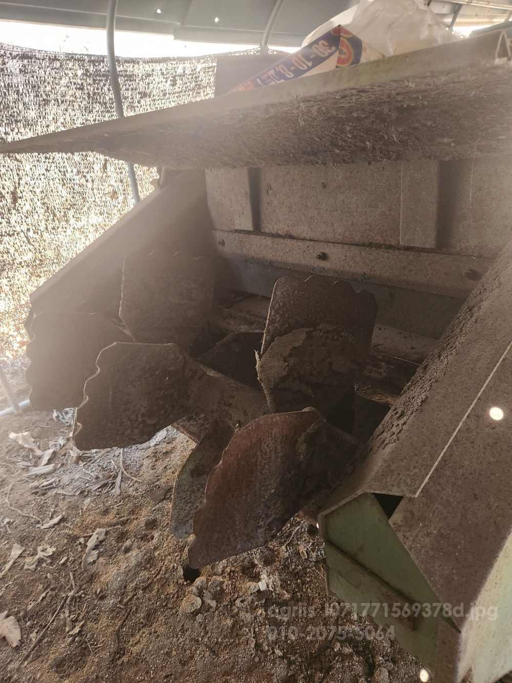 초전 퇴비살포기 CJS-1000 뒤우측면