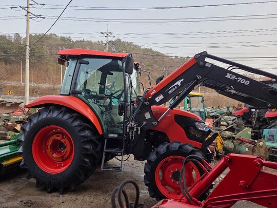 Kubota Tractor M7060 (72hp) 앞좌측면