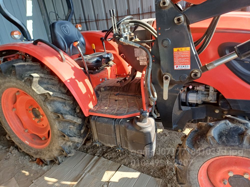 대동 트랙터 DS520 (52마력) 뒤우측면