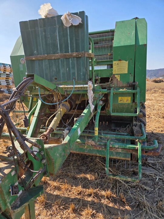  농업용 베일러 McHale F550  앞좌측면