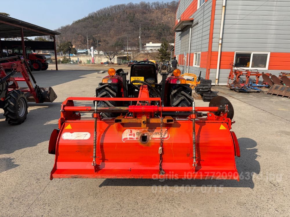 국제 트랙터 A4800 (48마력) 뒤우측면