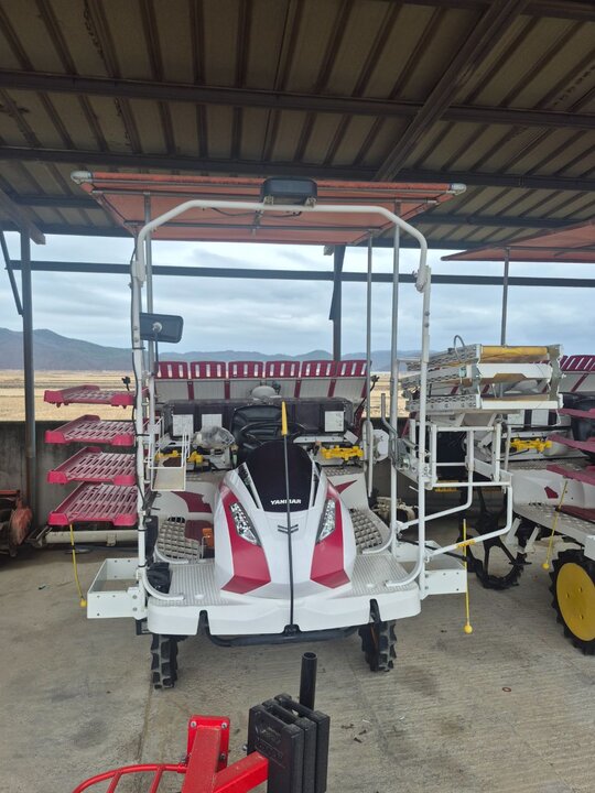 Yanmar Rice transplanter YR6DZTAGPS (6Rows) 앞좌측면