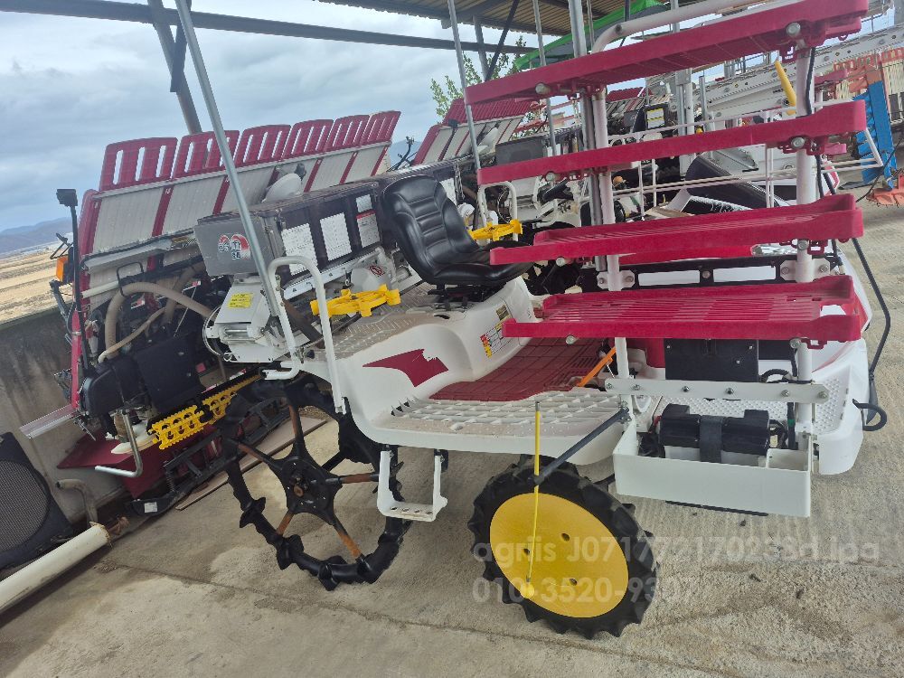 Yanmar Rice transplanter YR6DZTAGPS (6Rows) 뒤우측면
