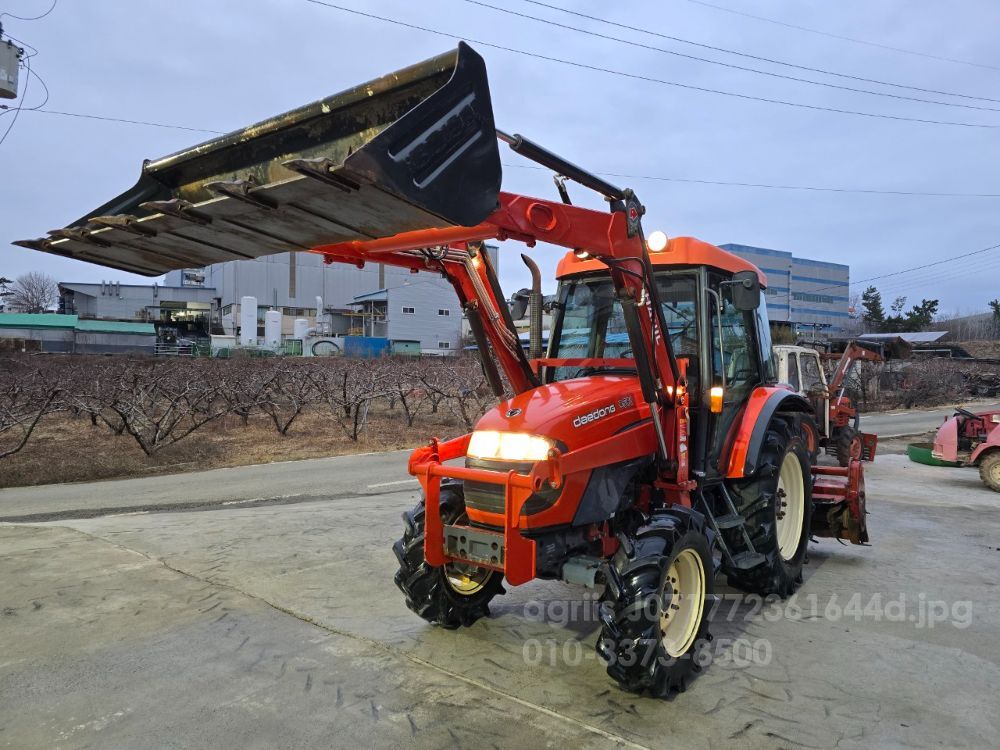 대동 트랙터 D581 (58마력) 뒤우측면