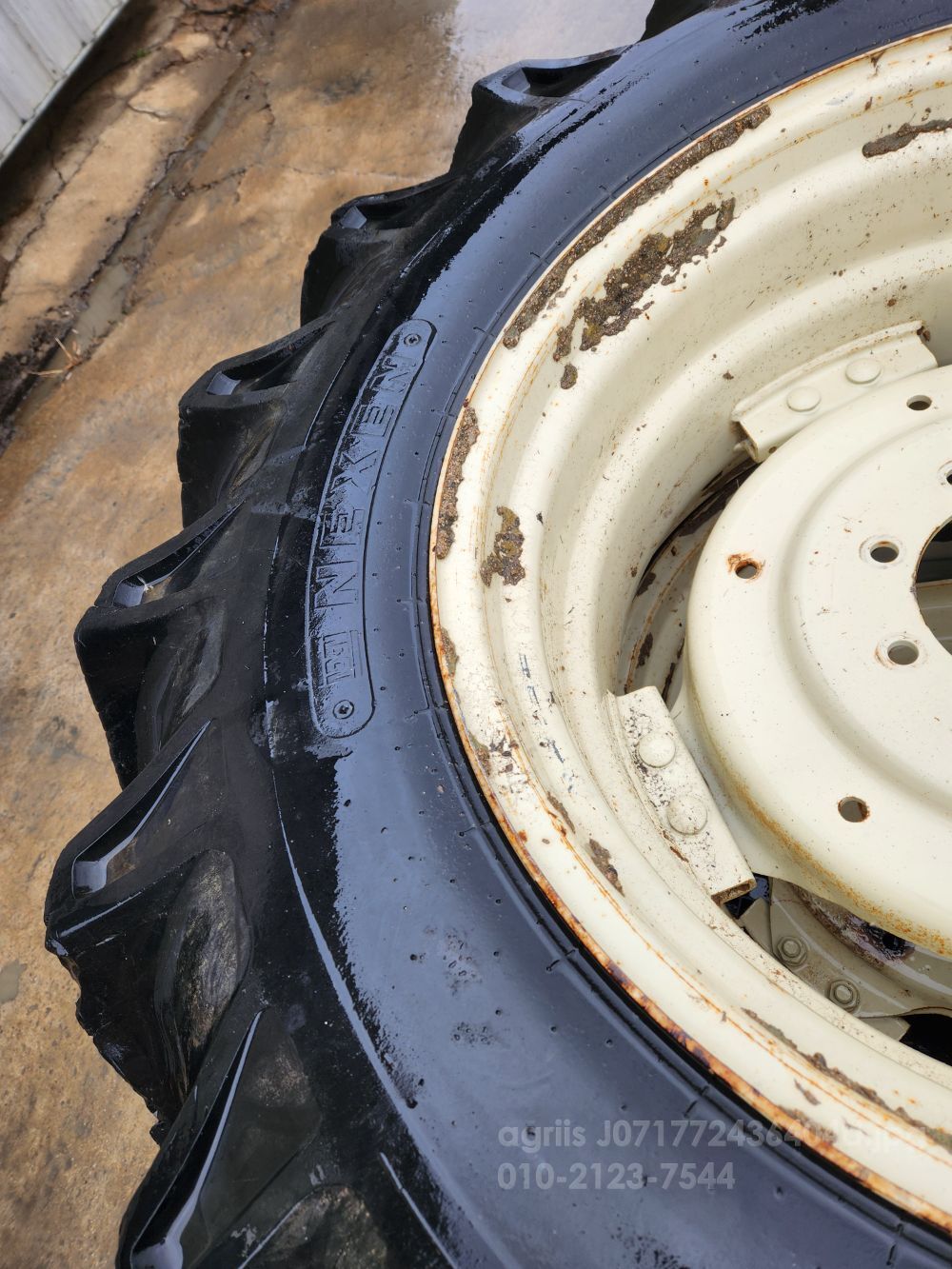  중고휠타이어 16.9-30  뒤우측면