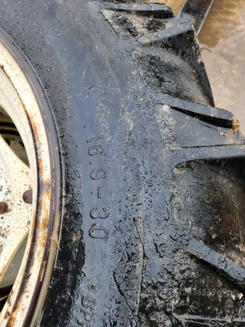  중고휠타이어 16.9-30  뒤우측면