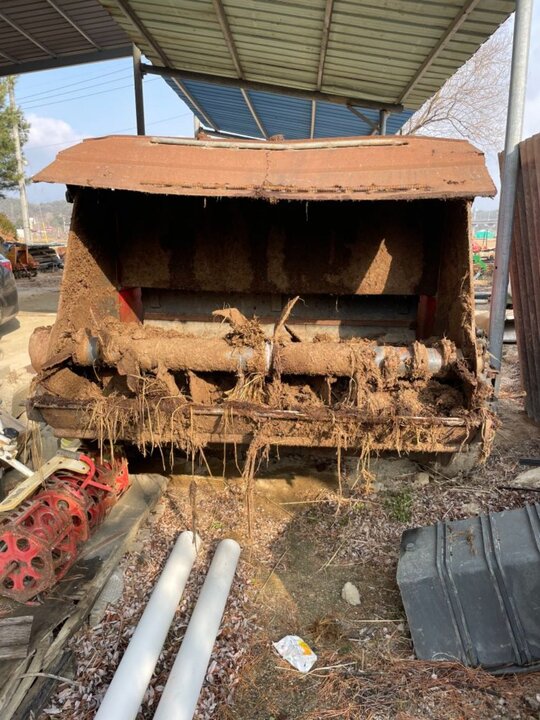 명성 5.5톤 퇴비살포기 5.5톤 앞좌측면