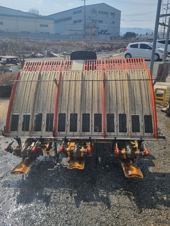 Daedong Rice transplanter S-2 600R (6Rows) 앞좌측면