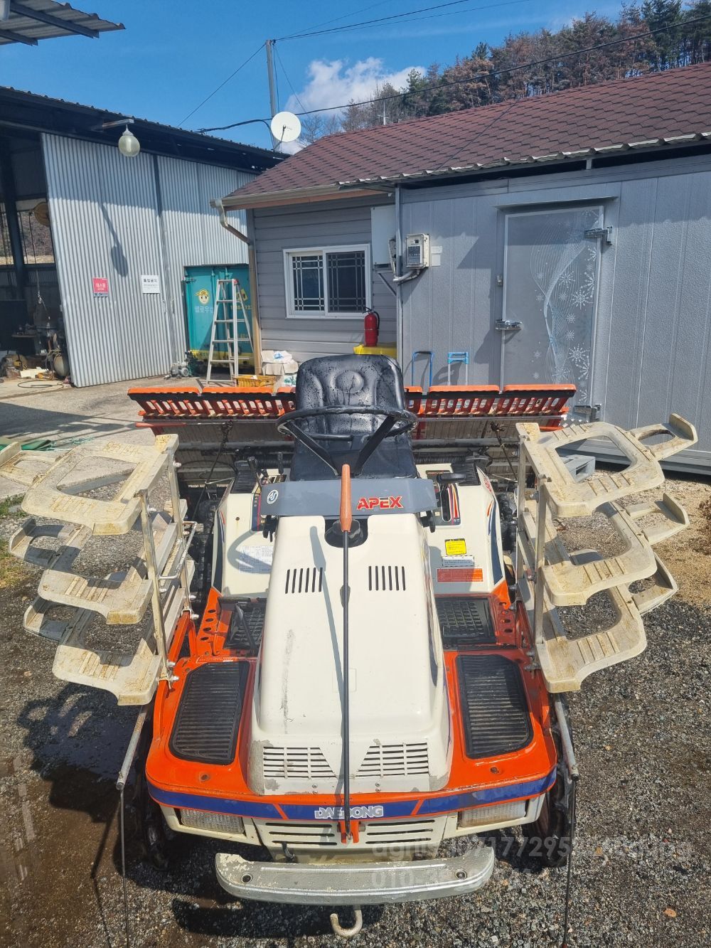 Daedong Rice transplanter S-2 600R (6Rows) 뒤우측면