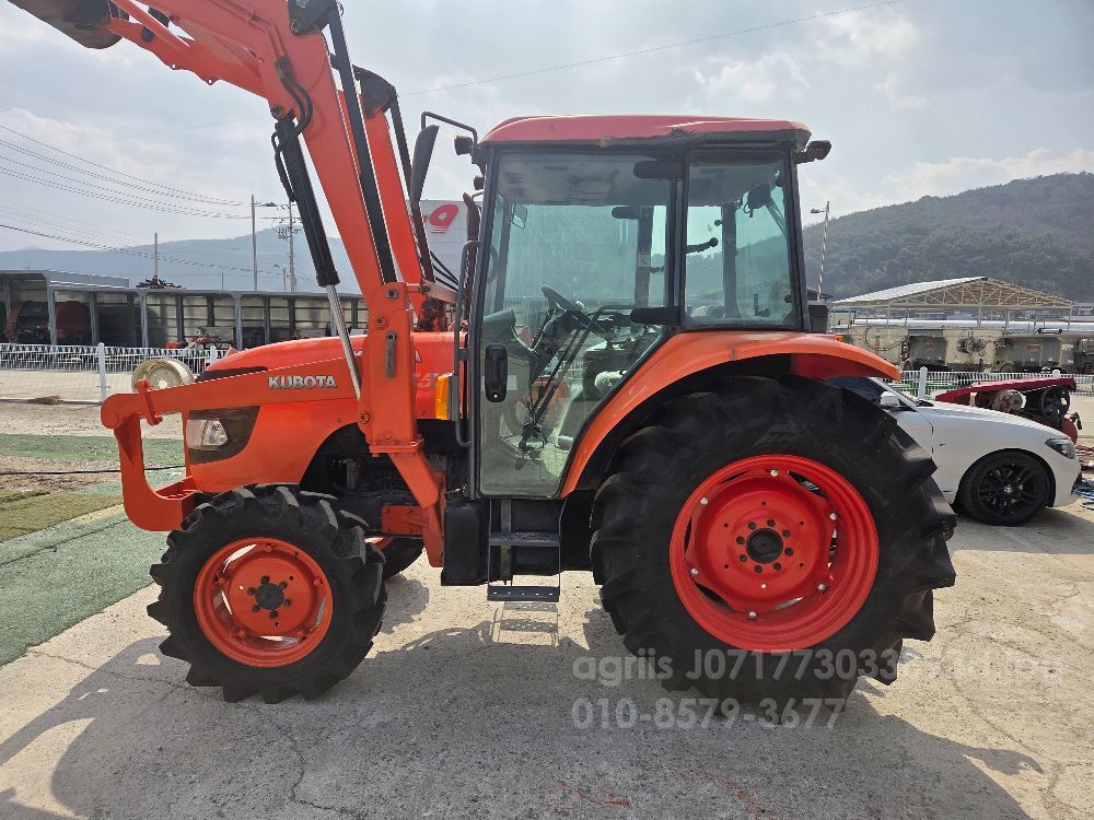 구보다 트랙터 MZ553 (55마력) 뒤우측면